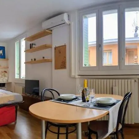 Casa Altaguardia Porta Romana Metro M3 * Milan